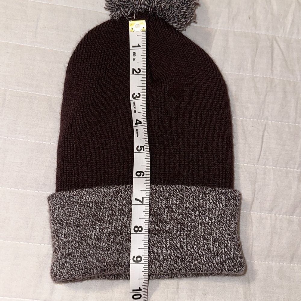 carhartt S-M Eggplant Purple Heather Knit Tasseled Hat - Picture 12 of 12